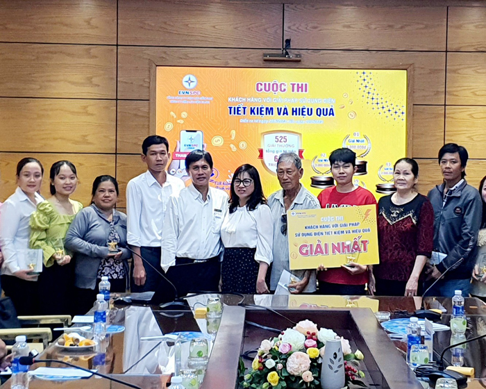 PC Kiên Giang trao thưởng cuộc thi liên quan đến tiết kiệm điện